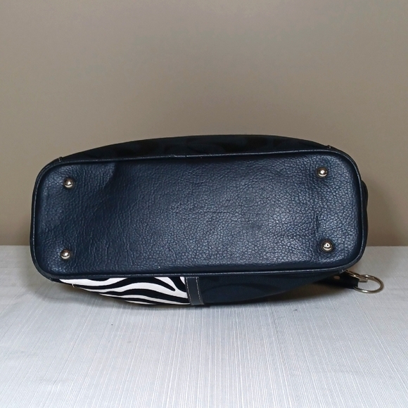 Final Price - Adorable Zebra Satchel - Picture 4 of 10